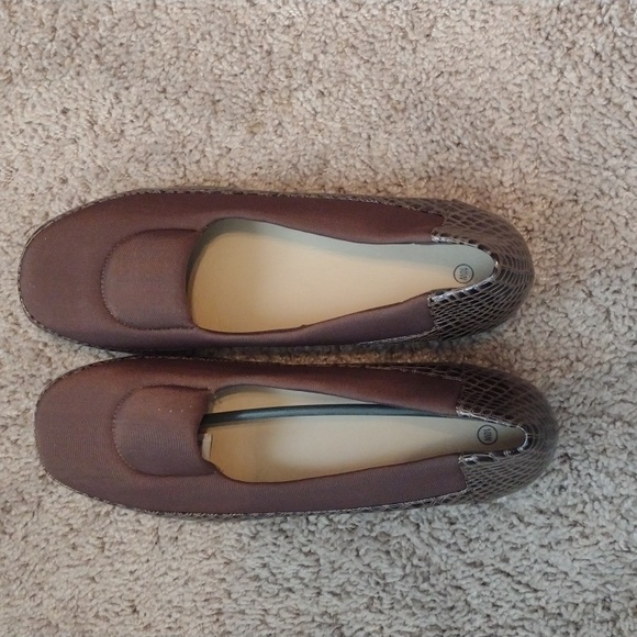 Shoes - Ladies shoes...NWOT